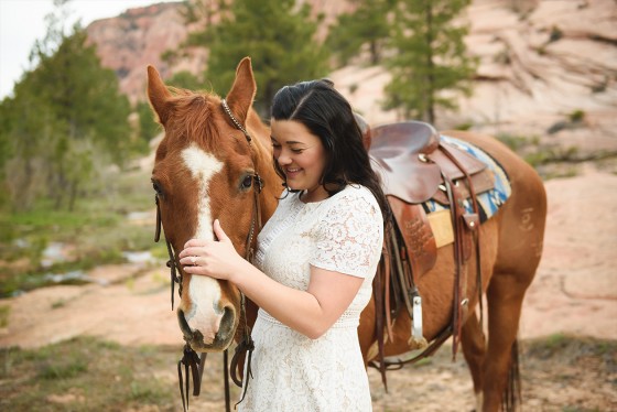 utah-horseback-riding-engagement-photos-12
