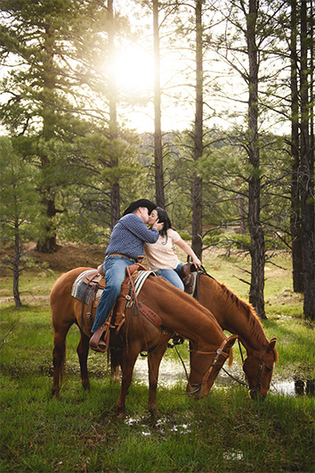 utah-horseback-riding-engagement-photos-2