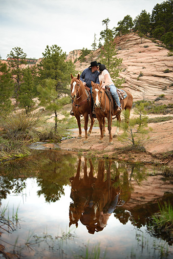 utah-horseback-riding-engagement-photos-9